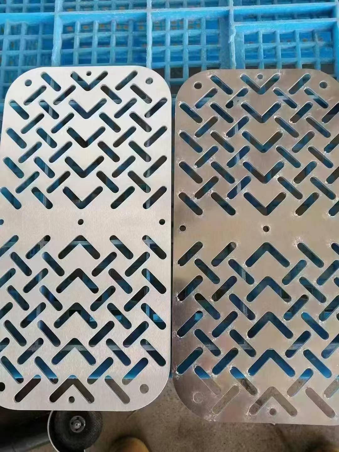 Laser-cut stainless steel parts before and after deburring